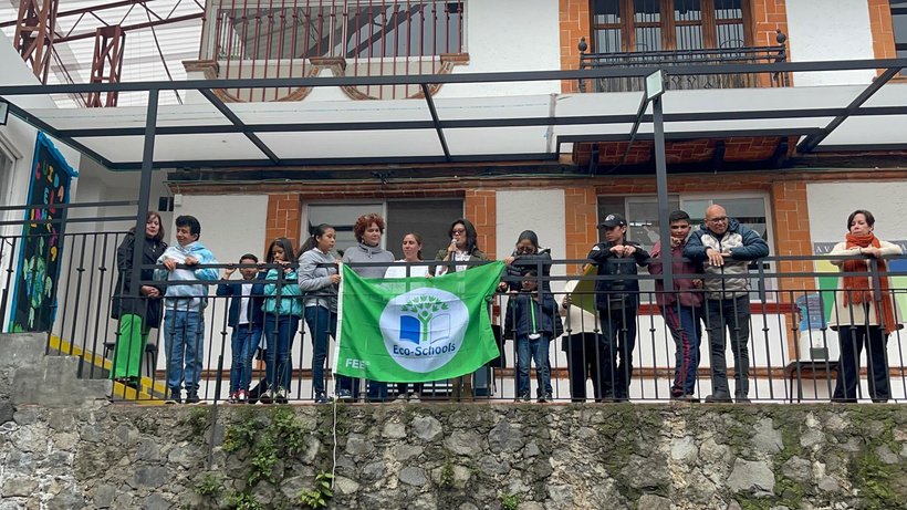 Comunidad del colegio con reconocimiento ambiental